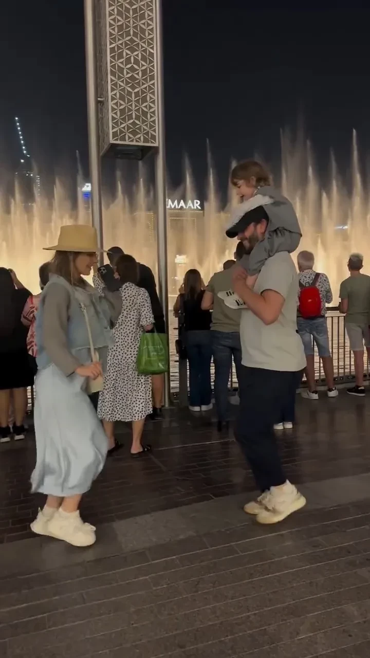 Елизавета Арзамасова и Илья Авербух станцевали под "Калинку-малинку" вместе с сыном в Дубае