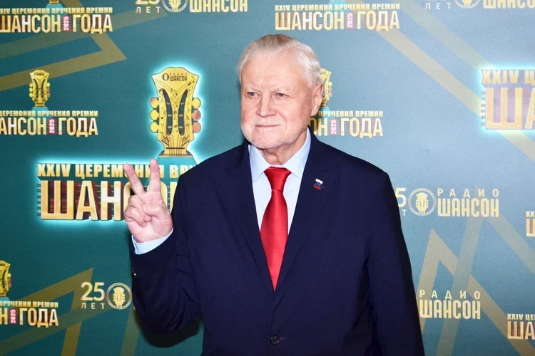 SHAMAN нашел друга в шоу-бизнесе, а Успенская встала грудью за турецкие сериалы: о чем говорили на премии «Шансон года 2025»