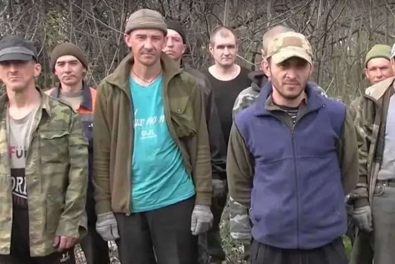 Попавшие в окружение в Курской области украинские боевики начали сдаваться в плен