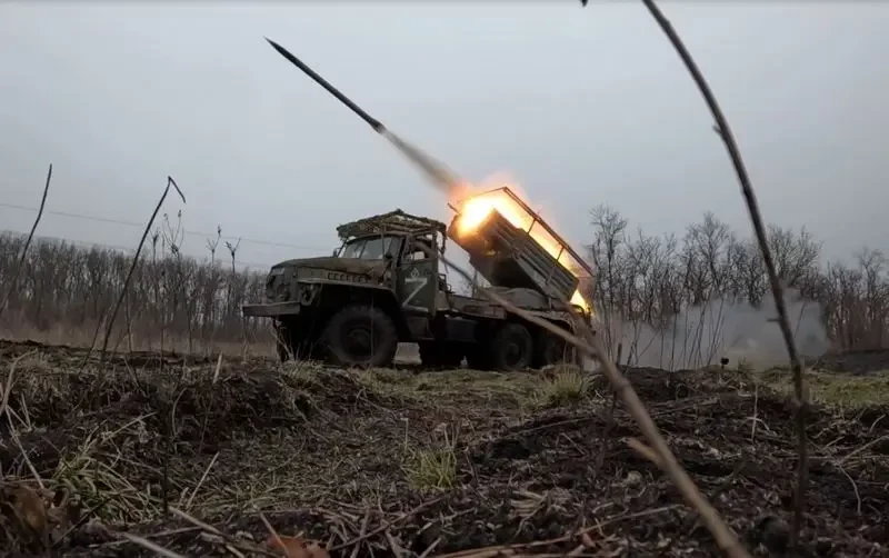 МО: Потери противника за неделю превысили 10 тысяч человек, в плен сдалось более 60 украинских военных