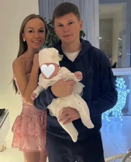 Девушка Андрея Аршавина впервые показала лицо их дочери