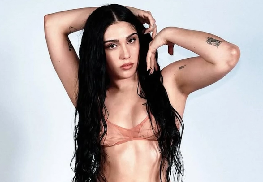 Лурдес Леон снялась в фотосессии в прозрачном платье и нижнем белье