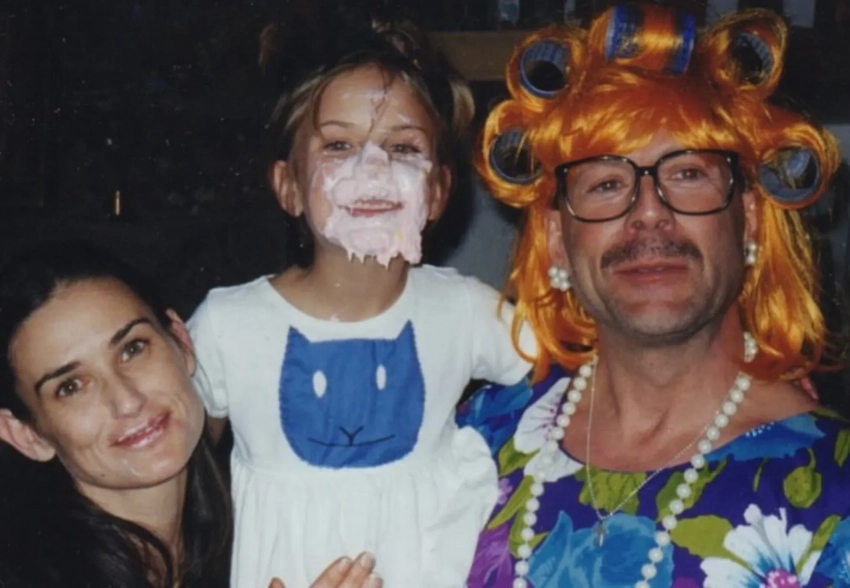 Дочь Брюса Уиллиса опубликовала архивное фото с родителями