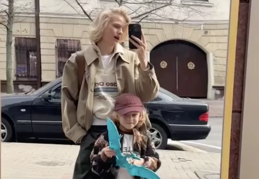 Саша Бортич с сыном отдыхают в Минске