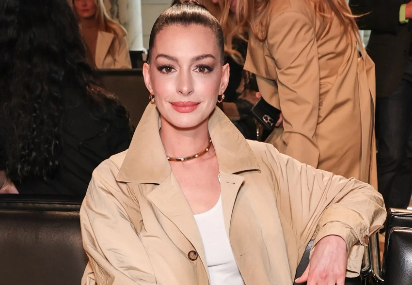 Энн Хэтэуэй появилась на показе Ralph Lauren и спровоцировала слухи о том, что сделала пластическую операцию