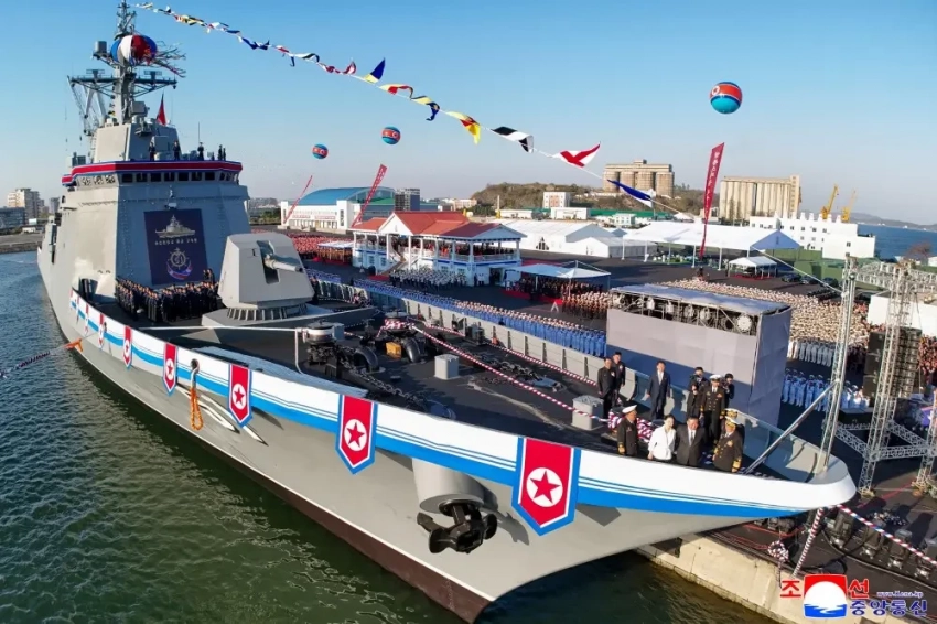 В КНДР спустили на воду эсминец, который будет противостоять «империалистическим пиратам»