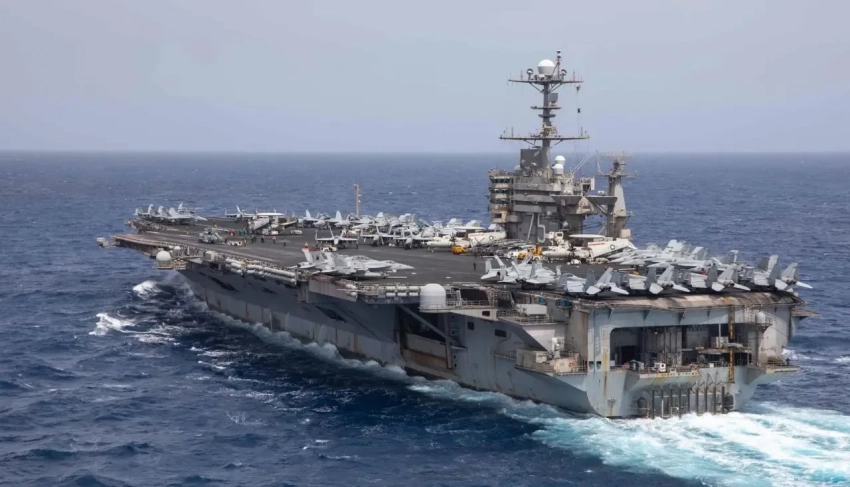 «Авианосец совершал манёвр уклонения»: в Красном море потерян американский истребитель F/A-18E