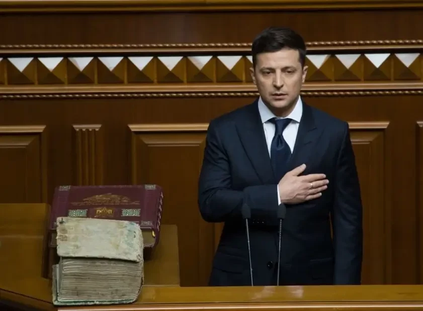 Шесть лет назад в своей инаугурационной речи Зеленский пообещал «сделать всё», чтобы завершить войну