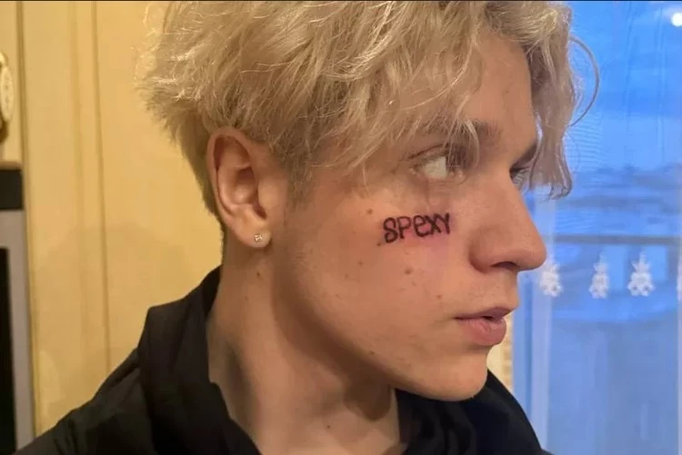 18-летний сын Татьяны Булановой набил тату на лице