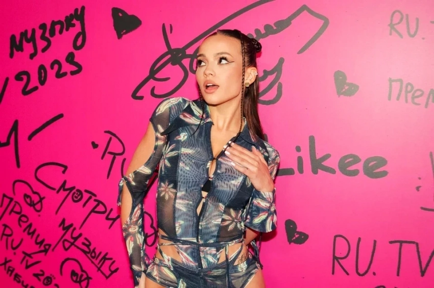 Молодая звезда соцсетей Валя Карнавал решила покорить мир: «Это свершилось!»