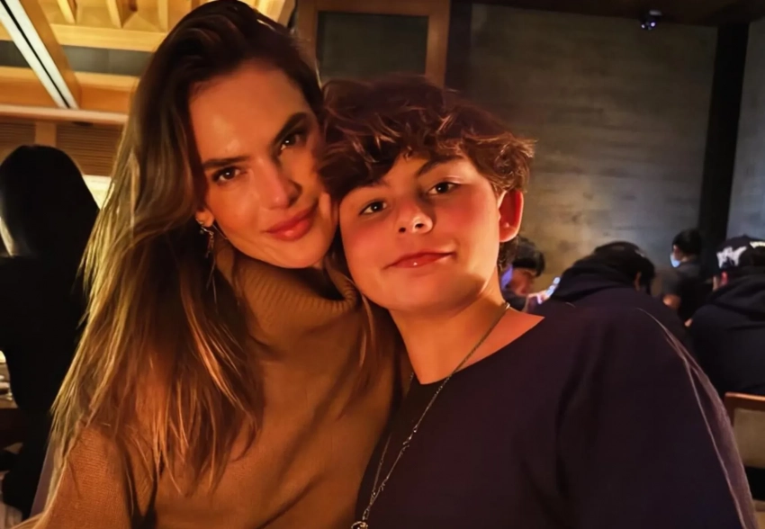 Алессандра Амбросио опубликовала новые фото с сыном в честь его дня рождения