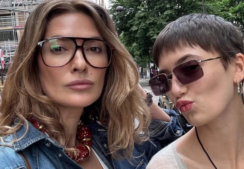 Снежанна Георгиева с дочерью отдыхает в Париже