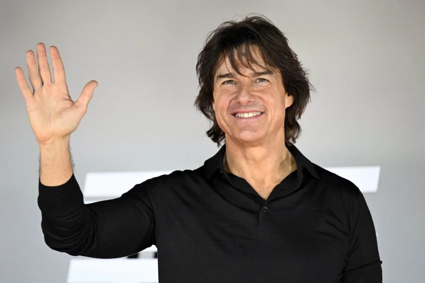 Том Круз без страховки взобрался на крышу кинотеатра в Лондоне