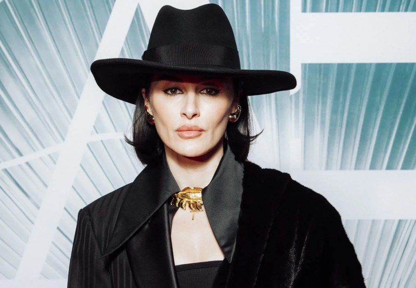 Тина Канделаки, Аня Чиповская, Дарья Мороз, Глеб Калюжный, Ольга Сутулова, Александр Петров с женой и Александр Цекало с Дариной Эрвин на премии АПКиТ