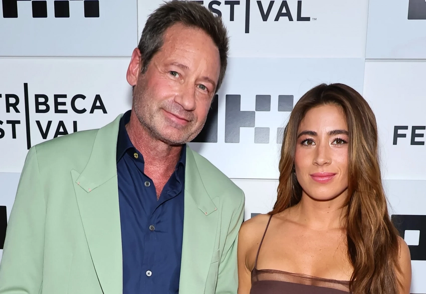 64-летний Дэвид Духовны женился на своей 31-летней девушке