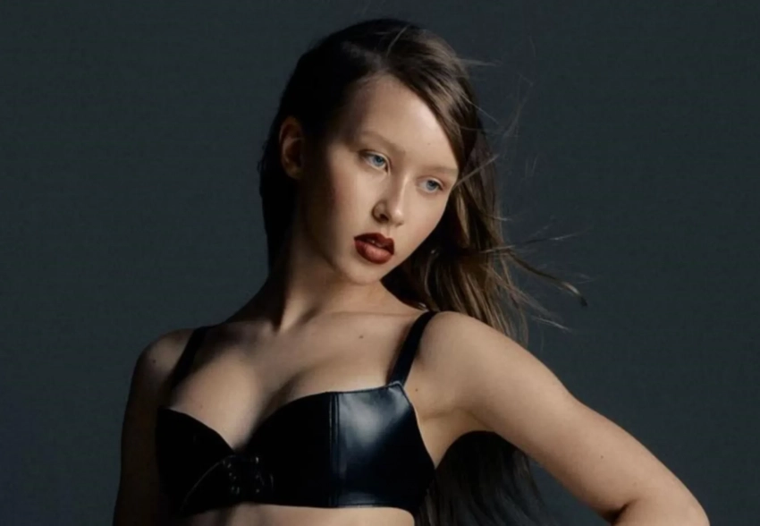 Анна Пересильд снялась в откровенной фотосессии в честь своего 16-летия