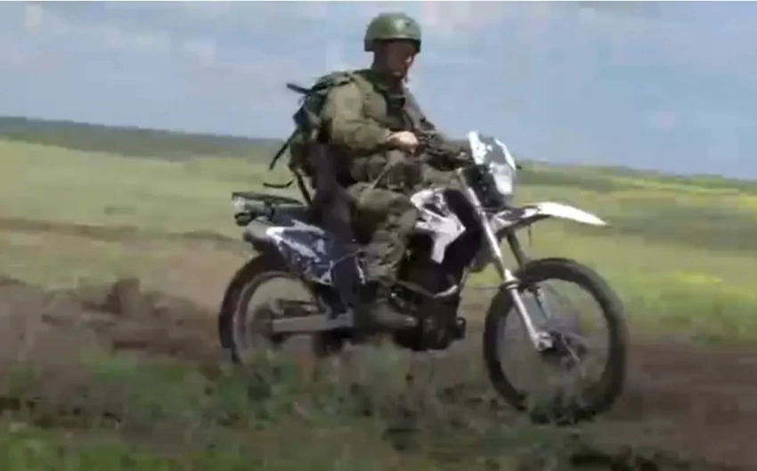 ВС России продолжают использовать в зоне СВО эффективную тактику с применением штурмовых мотогрупп