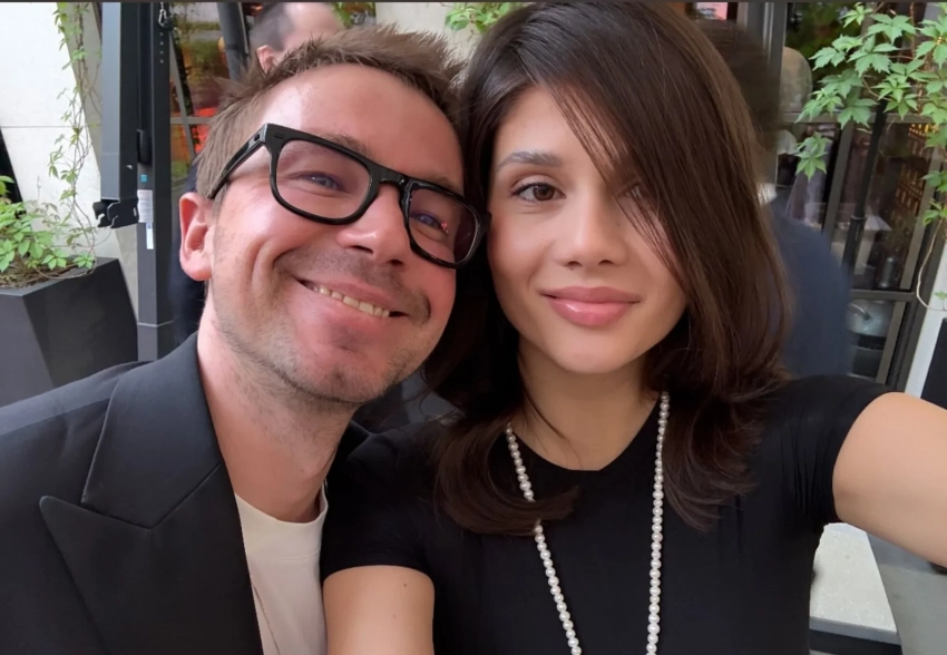 Молодые родители Александр и Виктория Петровы устроили свидание в отеле