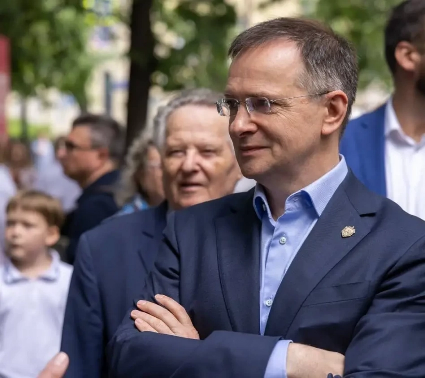 Мединский рассказал о том, что позвонил министру обороны Украины для обсуждения перечня условий завершения боевых действий