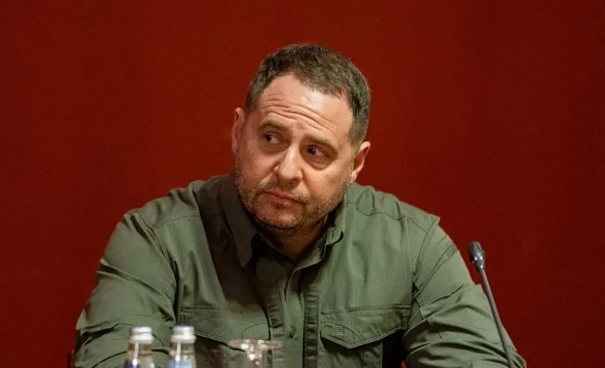 «Безжалостный политический кукловод»: в западной прессе начали критиковать главу офиса Зеленского