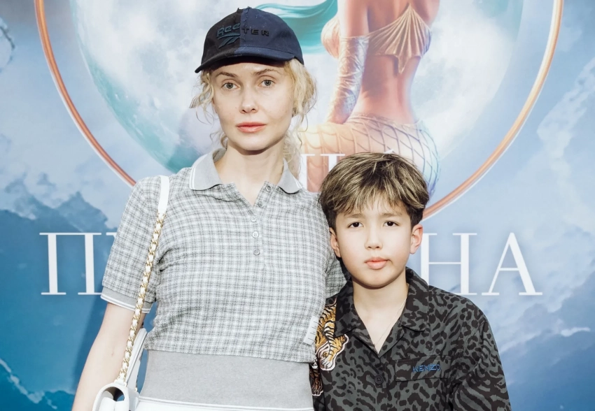 Ольга Карпуть с сыном, Татьяна Навка, Алёна Ахмадуллина и Марк Горобец с 18-летней женой на премьере шоу "Сны Пушкина"