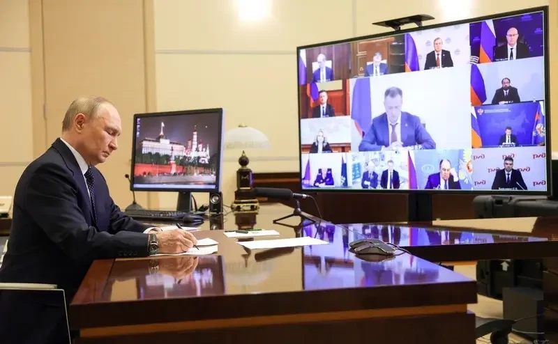 «Мяч на стороне Киева»: Мединский доложил итоги переговоров в Стамбуле Владимиру Путину