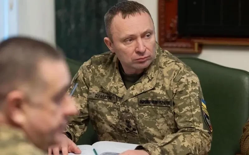 «Претендовал на кресло главкома ВСУ»: Снятого с должности командующего СВ ВСУ Драпатого обвинили в подсиживании Сырского