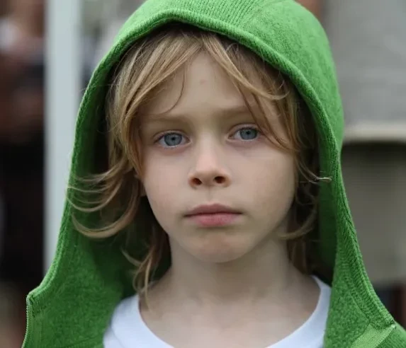 Джулия Робертс опубликовала редкое фото сына в честь его 18-летия