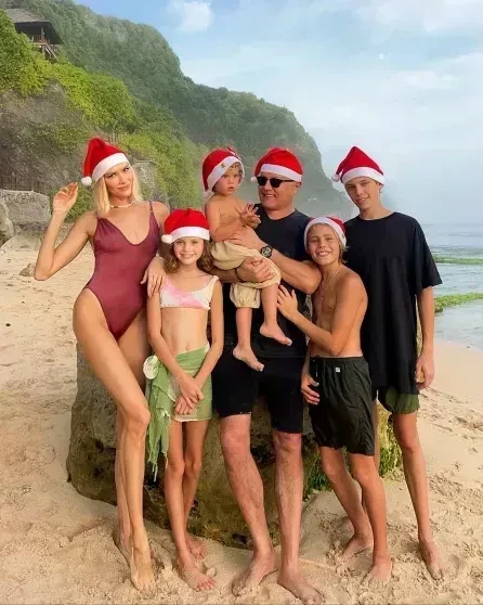 "Полная семья — не значит счастливая". Модель Елена Перминова высказалась после разрыва с миллионером Александром Лебедевым