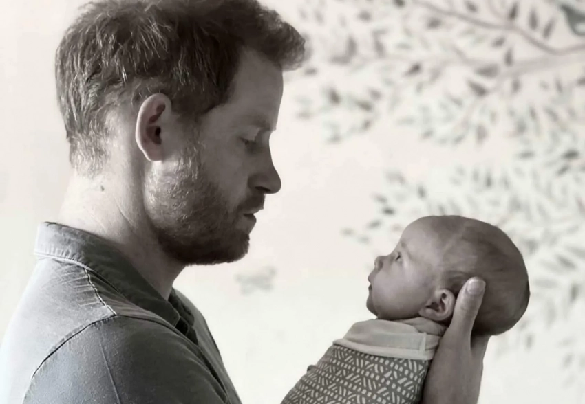 Меган Маркл поделилась новыми фото принца Гарри с дочкой Лилибет