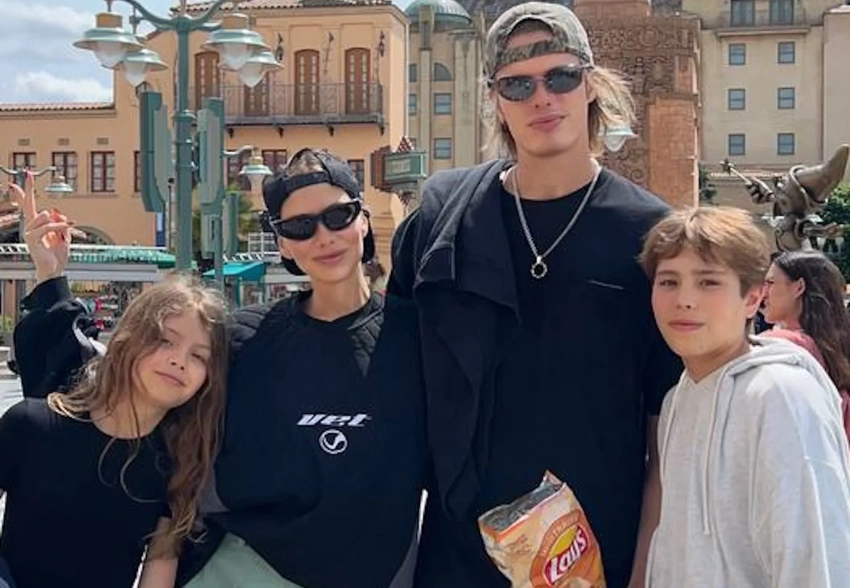 Елена Перминова с детьми и бойфрендом Тарасом Романовым посетила Диснейленд в Париже