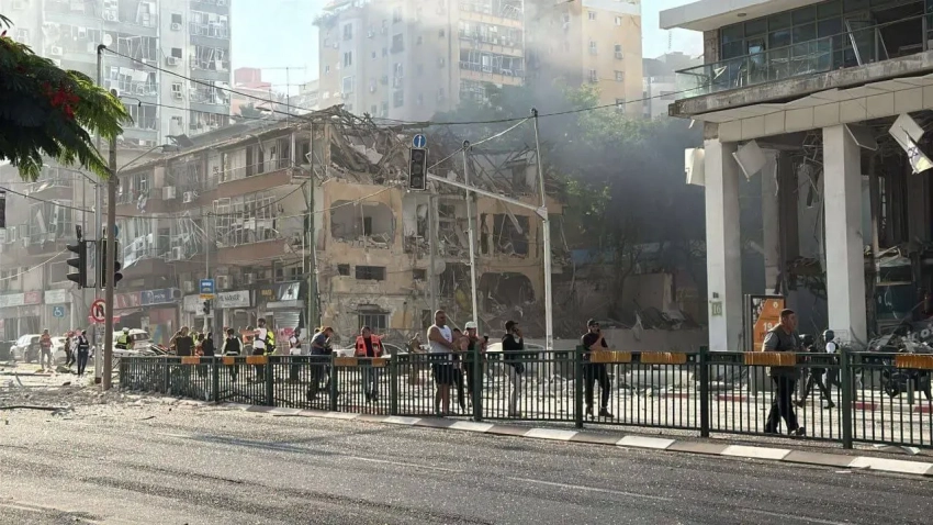 Тель-Авив в огне: опубликованы последствия утренней ракетной атаки со стороны Ирана