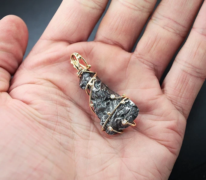 Какая энергетика у украшений из метеоритов, и можно ли носить их каждый день