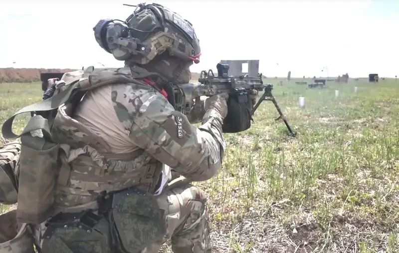 «Значительное усиление штурмовых групп»: Бойцы ВДВ на Запорожском направлении получили на вооружение новые ручные пулемёты РПЛ-20