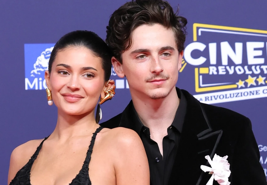 Кайли Дженнер подписалась на Тимоти Шаламе в соцсетях спустя два года отношений. А он на нее нет