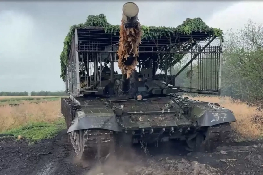 Российский танк, «одетый» в мощный «мангал», подорвался на мине, но выполнил боевую задачу