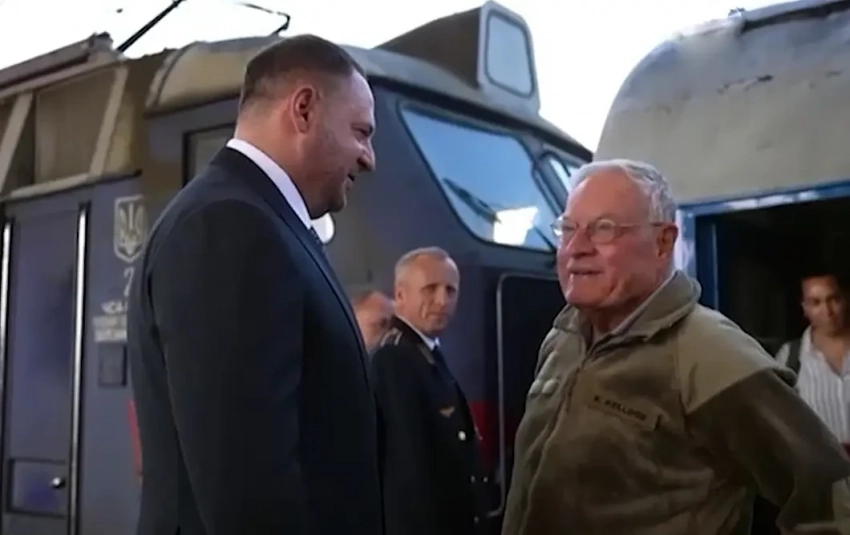 По Киеву теперь «полетит»: в украинских пабликах обсуждают отъезд Келлога