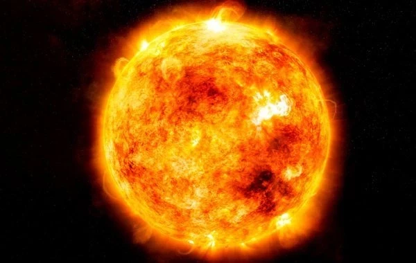 Магнитная буря 1 августа 2025: метеопатов предупредили о скачках давления из-за вспышек на Солнце