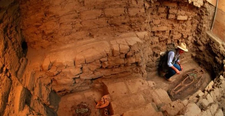 Красивые открытки и поздравления порадуют знакомого археолога 15 августа 2025 года