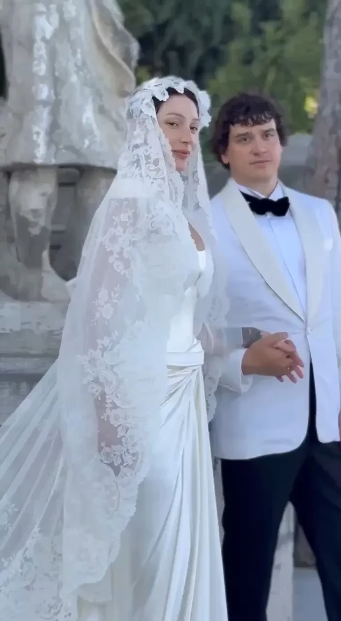 "Всё так, как должно быть". Настя Ивлеева рассказала, что потеряла всех своих друзей после "голой вечеринки"