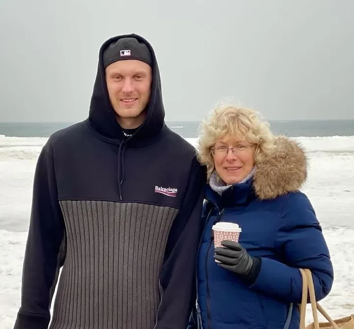 Против Анны Седоковой возбудили уголовное дело о доведении до самоубийства и вызвали её на допрос в Латвию