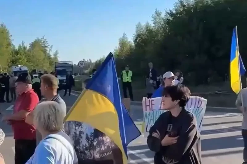 «Не хороните героев в болоте»: украинские граждане протестуют против создания военного кладбища