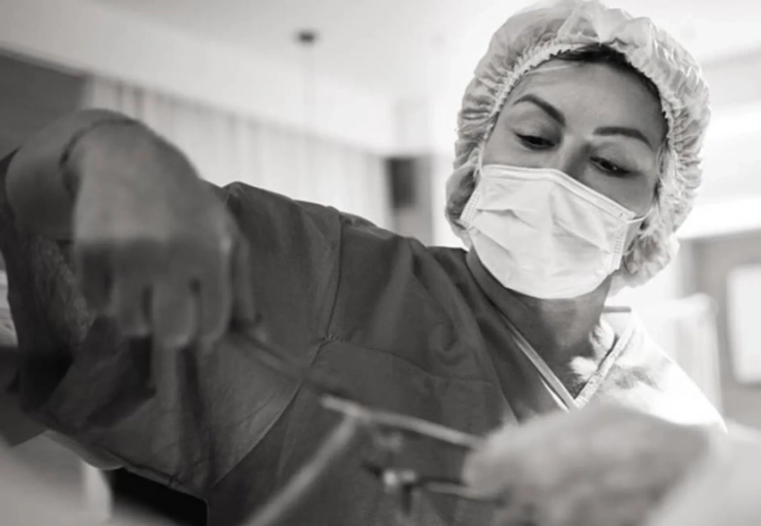 Перерезала пуповину и "помогала" рожать: в сети обсуждают, что мать Тимати присутствовала на родах Валентины Ивановой и Анастасии Решетовой