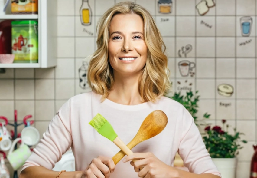 "Там, где все учились я преподавала". Юлия Высоцкая впервые высказалась о хейте вокруг своих кулинарных способностей