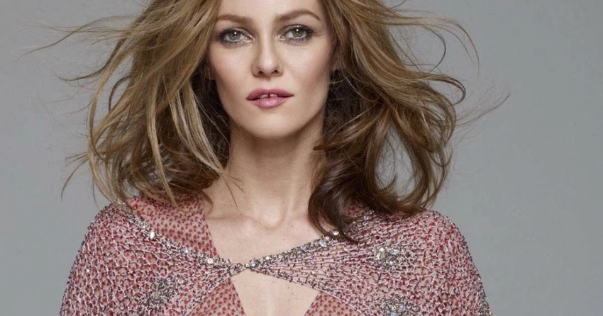 Естественность и уход как удовольствие: 5 бьюти-привычек француженок 50+, которые помогают им выглядеть молодо