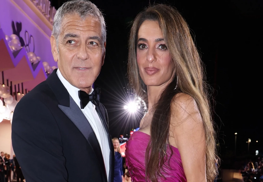 Венеция 2025: Джордж и Амаль Клуни, Наоми Уоттс с мужем и Шейлин Вудли на премьере фильма "Джей Келли"