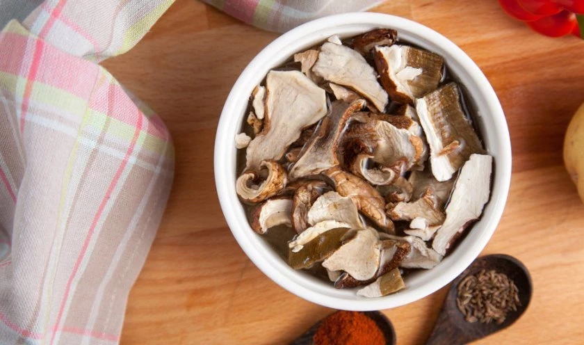Как замачивать сушёные грибы для супа и чем их посыпать, если сомневаетесь в происхождении