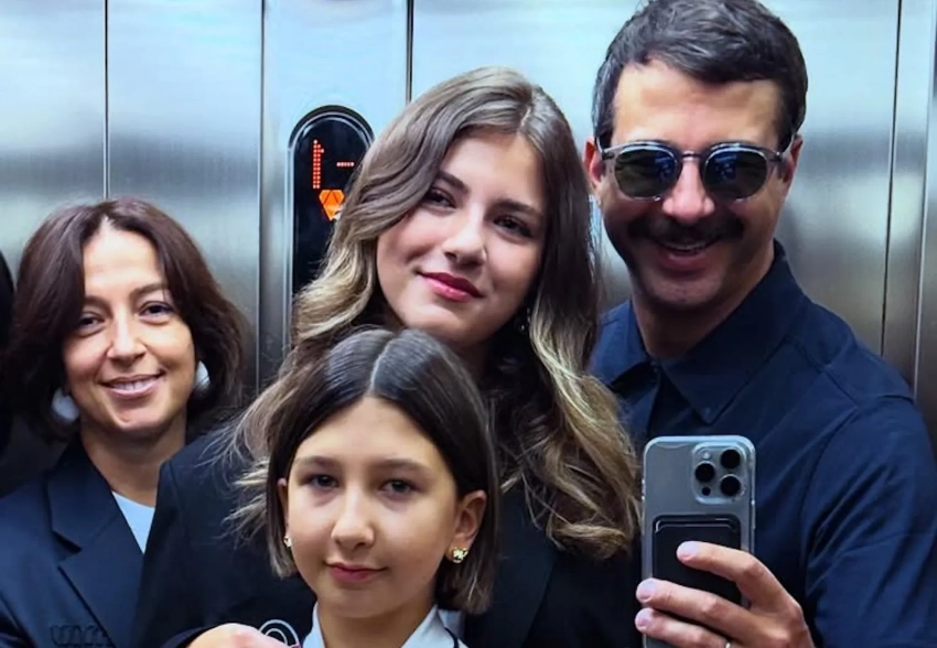 "Кто больше поменялся?". Иван Ургант с женой и падчерицей проводил дочерей в школу и показал архивное семейное фото