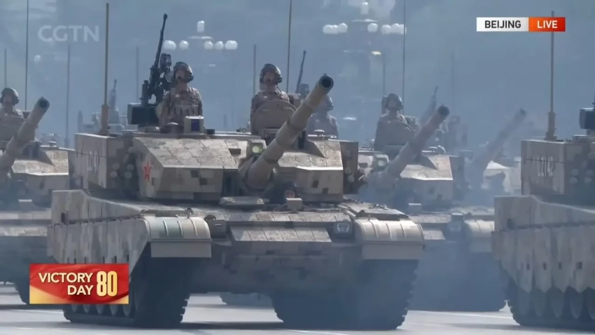 Новые образцы вооружений и техники на параде в Китае
